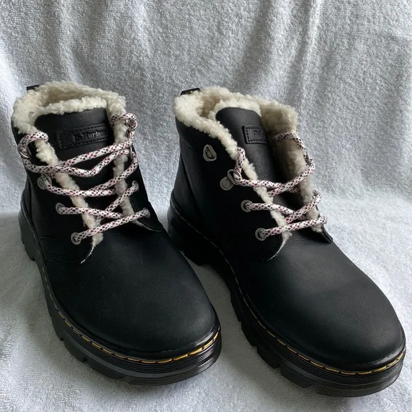 DR MARTENS WOMEN BLACK LACE UP ANKLE BOOT SUPER CUTE SIZE 9 - Picture 2 of 8